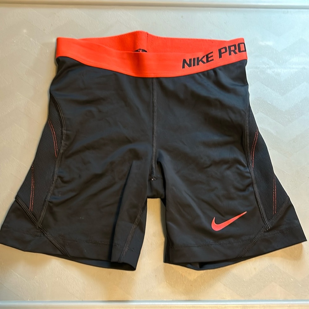 Nike Pro NWOT Compression Shorts in size small